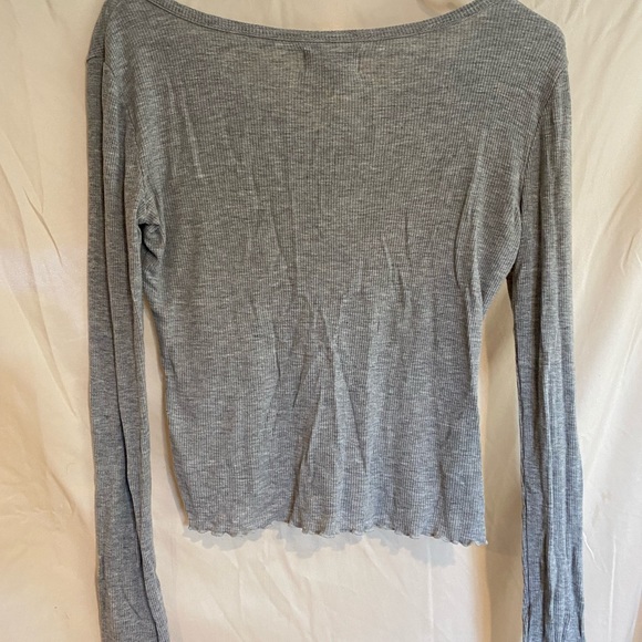 Lightweight gray long sleeve shirt - Picture 2 of 3
